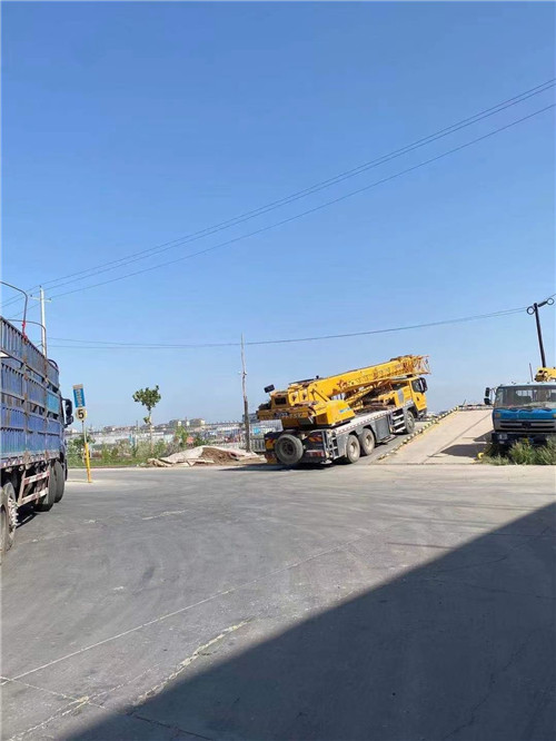 龙南县25吨吊车的租赁价格大概是多少？